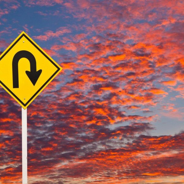 Kiedy można zawracać? – przepisy i praktyczne wskazówki.