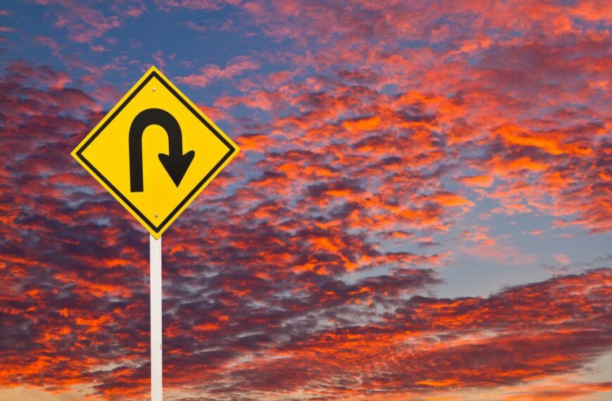 Kiedy można zawracać? – przepisy i praktyczne wskazówki.