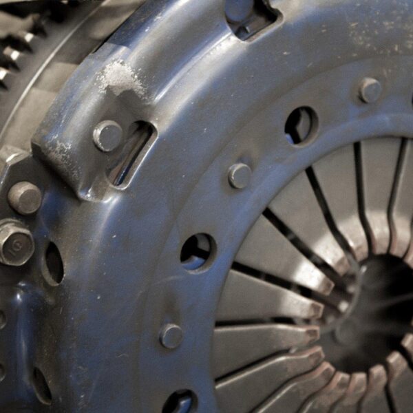 Koło zamachowe silnika: budowa, rodzaje i objawy uszkodzenia.