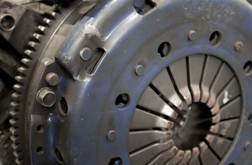 Koło zamachowe silnika: budowa, rodzaje i objawy uszkodzenia.