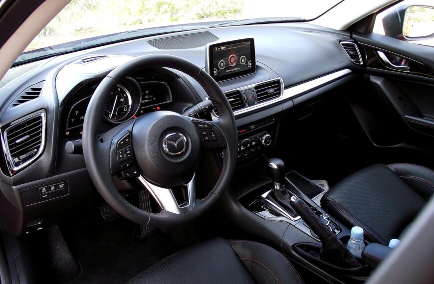 Mazda 3 — dane techniczne, wymiary, silniki, spalanie, pojemność, ceny, opinie