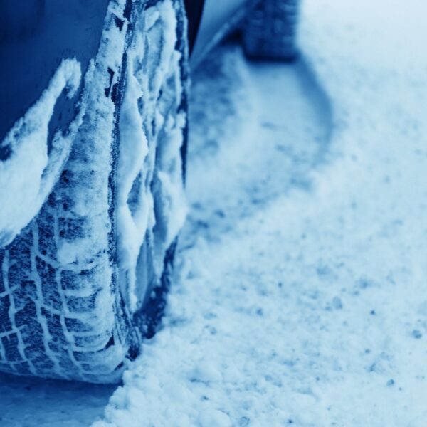 Jak wybrać najlepsze opony zimowe do swojego samochodu?