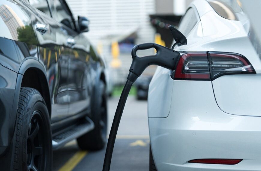 Elektryczny czy hybrydowy: który typ pojazdu warto wybrać?