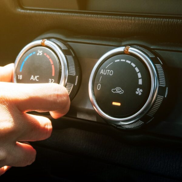 Najczęstsze przyczyny awarii klimatyzacji samochodowej i jak sobie z nimi radzić.