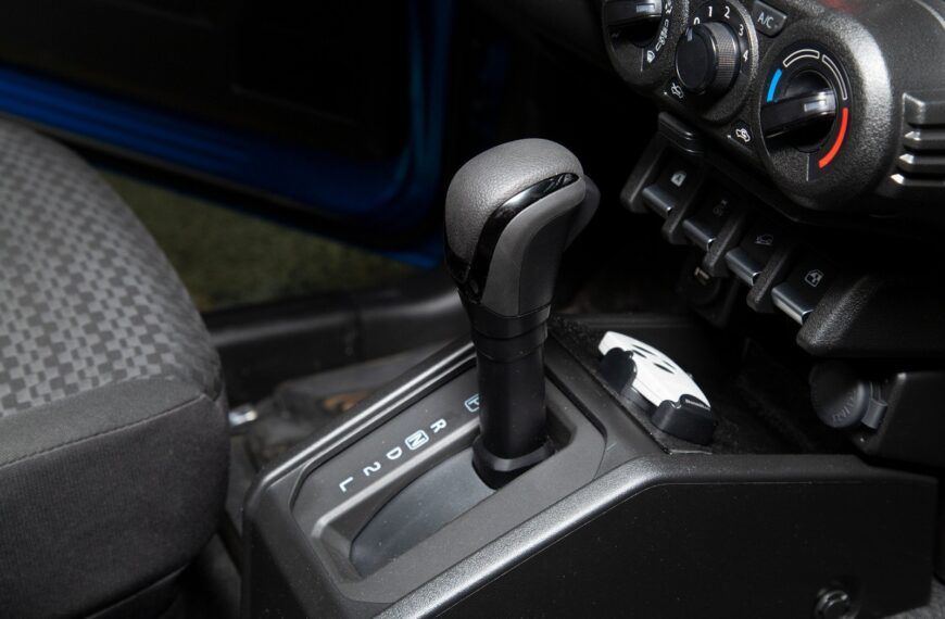 Najczęstsze usterki automatycznych skrzyń biegów i jak je rozpoznać.