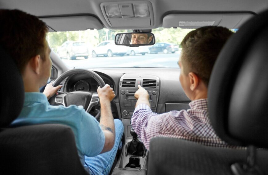 Jak przygotować samochód do długiej podróży — kontrola techniczna przed wyjazdem.