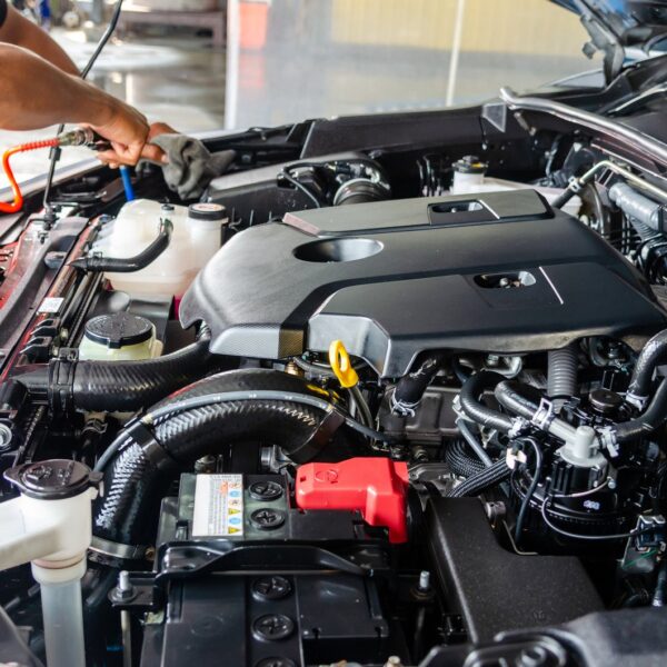 Zalety i wady silników z turbodoładowaniem w porównaniu do jednostek wolnossących.