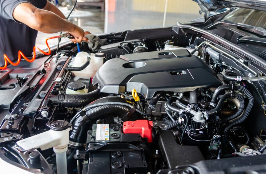 Zalety i wady silników z turbodoładowaniem w porównaniu do jednostek wolnossących.