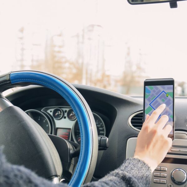 Najlepsze aplikacje mobilne dla kierowców — planowanie trasy, oszczędność paliwa i diagnostyka pojazdu.