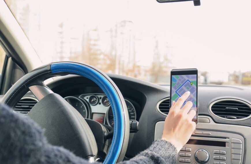 Najlepsze aplikacje mobilne dla kierowców — planowanie trasy, oszczędność paliwa i diagnostyka pojazdu.