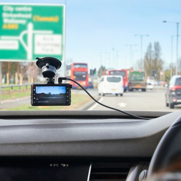 Jak wybrać odpowiedni rejestrator jazdy (dashcam) do samochodu — co brać pod uwagę?