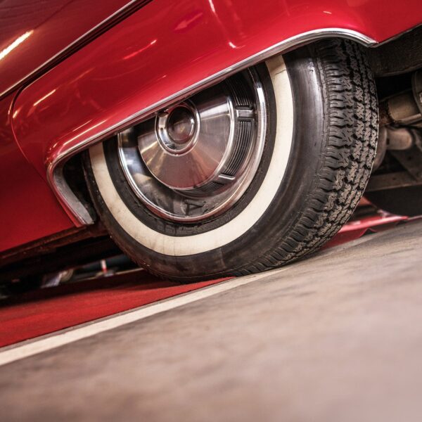 Jak zdiagnozować problemy z zawieszeniem pneumatycznym — objawy i rozwiązania.