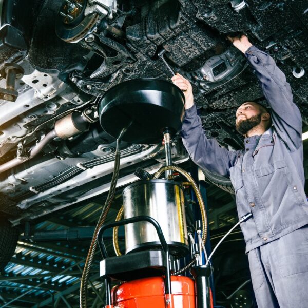 Wpływ oleju niskopopiołowego na pracę nowoczesnych silników — co warto wiedzieć?