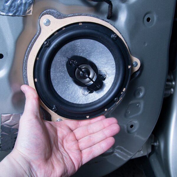 Jak zredukować hałas wewnątrz samochodu — metody wyciszania kabiny.