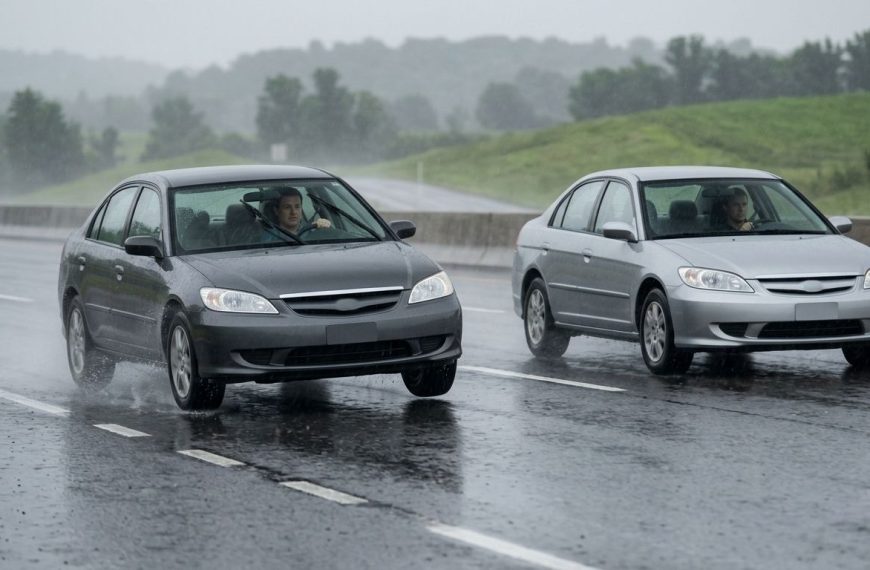 Jak aquaplaning zagraża kierowcy i jak go uniknąć?